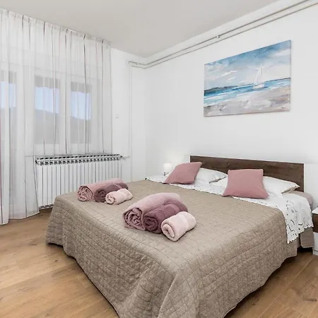 Apartment In With Kitchen Mucici