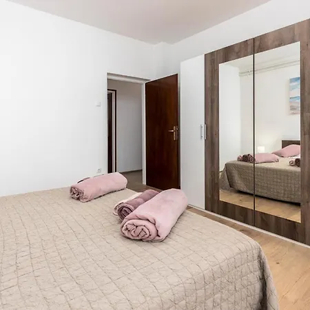 Apartment In With Kitchen *